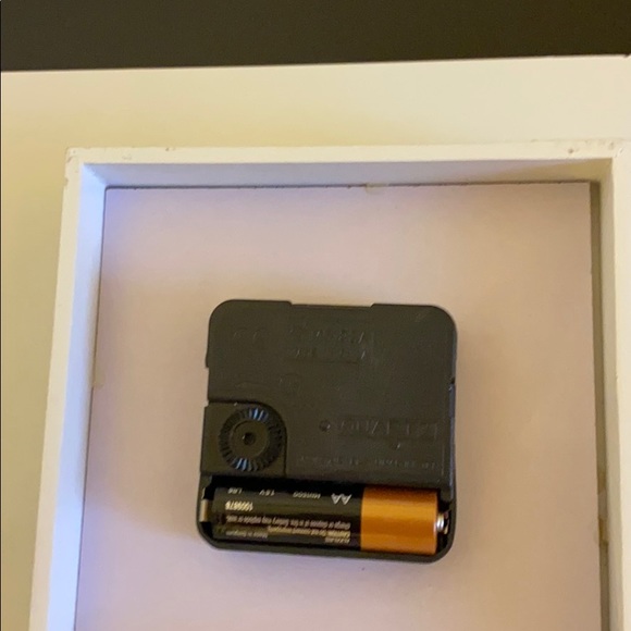 Bundle & Save 2/$20. Girltter & Gold wall clock - Picture 4 of 5